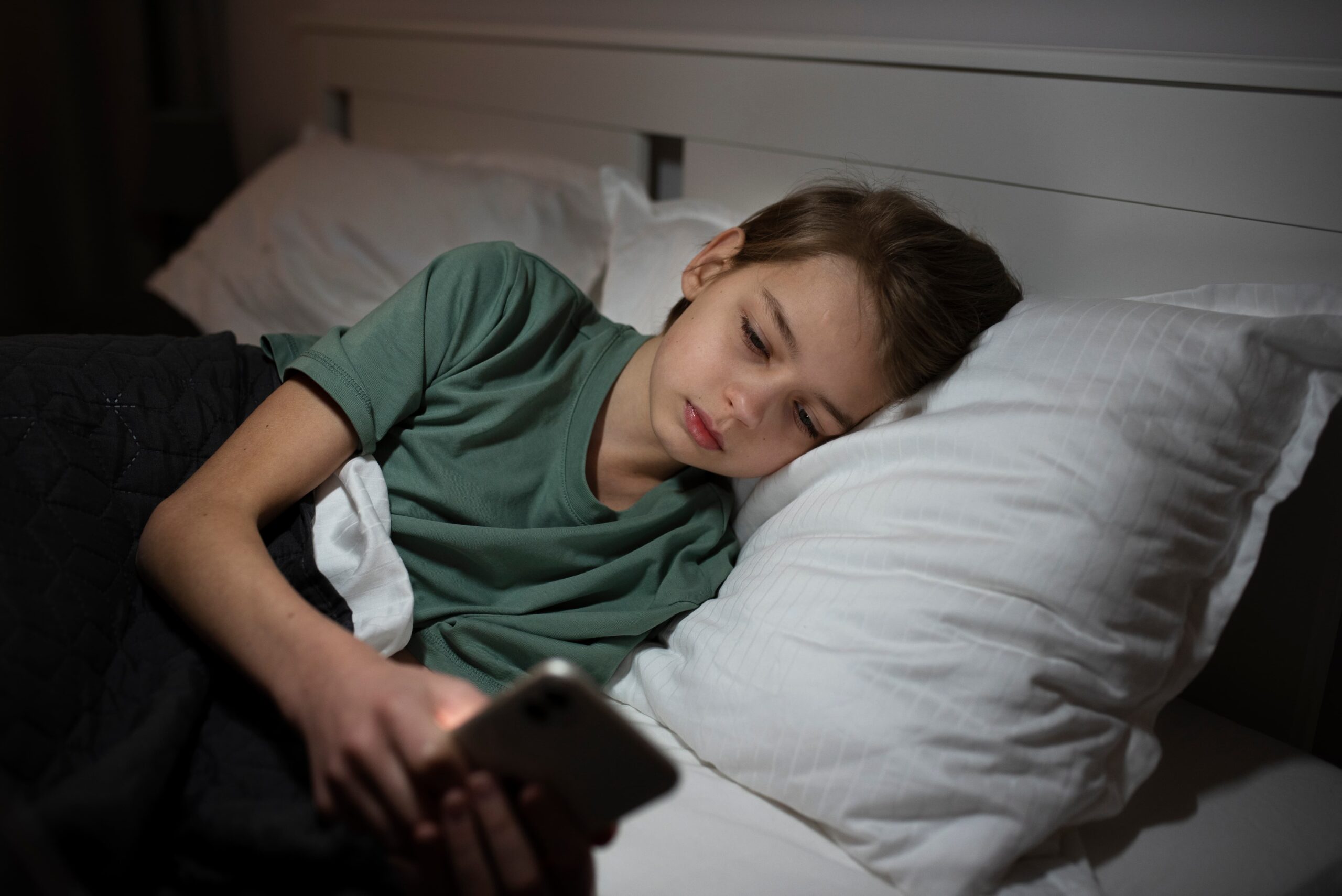 child with social media addiction 1 scaled